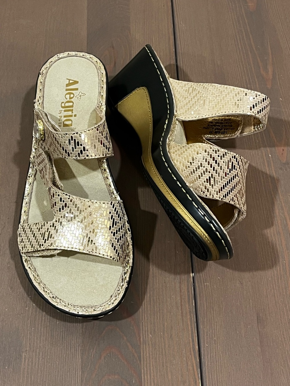 NEW Alegria Loti Wedge sandals EU 37/US 6.5-7 Gold Dazzler Strappy Slide Comfort